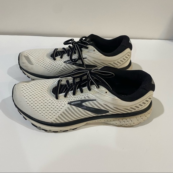 Brooks Mens Ghost Runner 12 White and Black Color way Size 8.5 - Picture 3 of 7